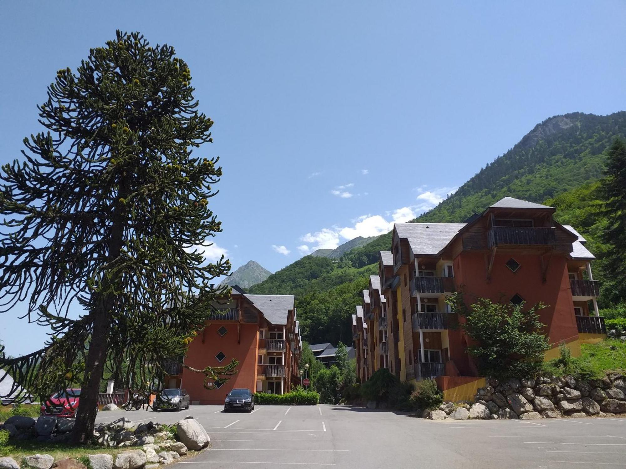 Appartement F2 Au Domaine Des 100 Lacs - Piscine - Sauna - Hammam Cauterets Buitenkant foto